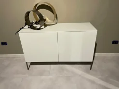 Online Scopri la Madia Modulart di ! Stile moderno, prezzo Outlet. Venite a vederla! Madie