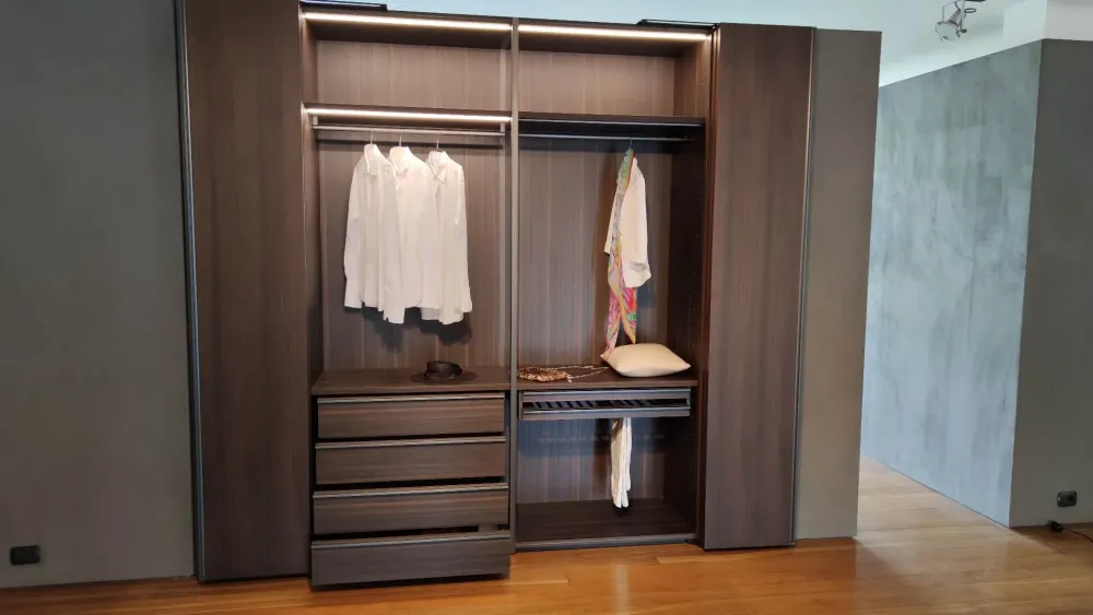 Scopri l'armadio Gliss Master : 4 ante in offerta outlet!^Molteni & C Sale