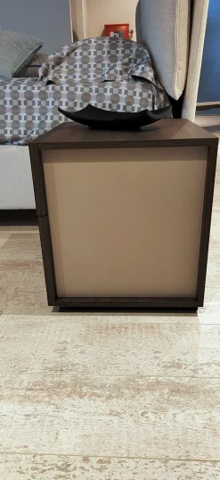 Hot Scopri Margo' : comodino design scontato per la tua camera! Comodini