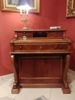 Collezione esclusiva Scrivania d'antiquariato in legno a prezzo Outlet- Antiquariato