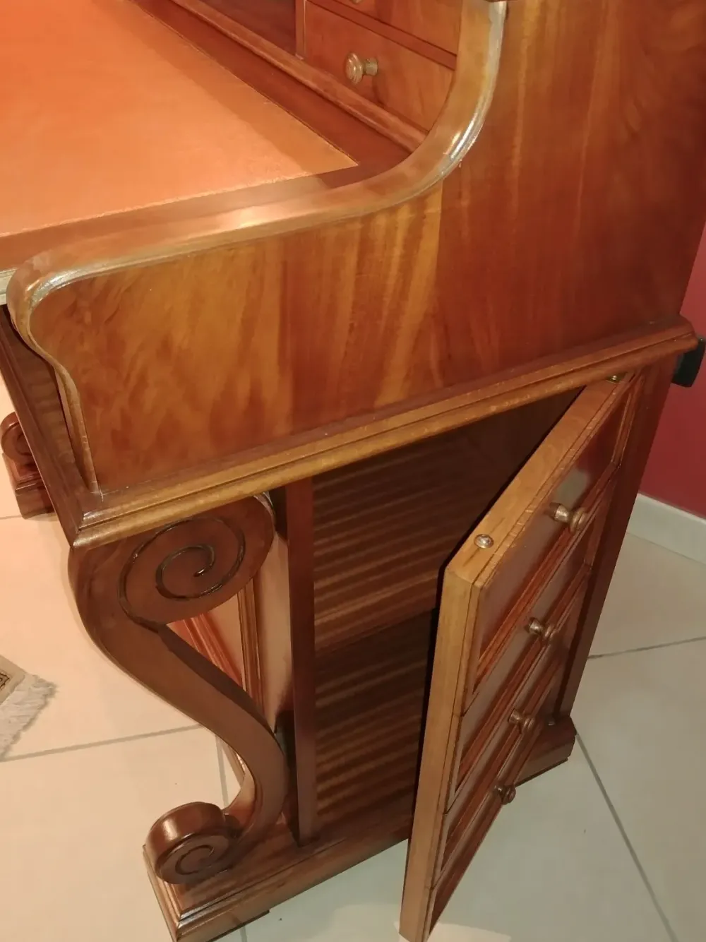 Collezione esclusiva Scrivania d'antiquariato in legno a prezzo Outlet- Antiquariato