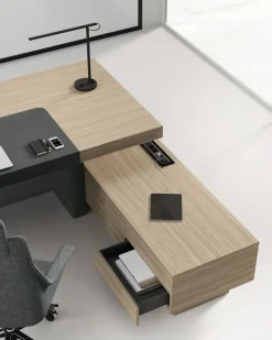 Scrivania direzionale in legno Direzionale jera con allungo su mobile di servizio a marchio in offerta^Las Mobili Outlet