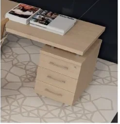 Outlet Scrivania direzionale in legno Con allungo plano e sedia con forte sconto Arredo Ufficio