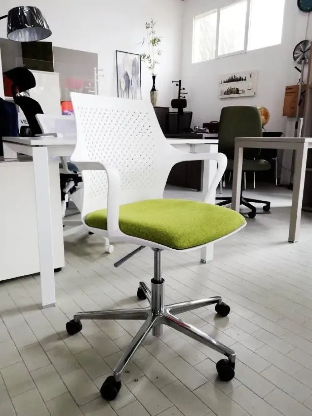 Las Mobili Scrivania direzionale in legno Andrea - postazione home officecon sedia a marchio a prezzi convenienti- Arredo Ufficio