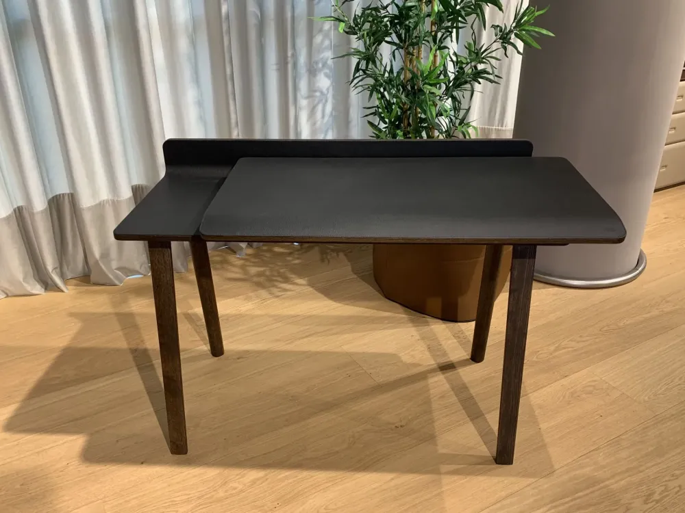 Poltrona Frau Scrivania direzionale Iren di : richiedi ora il prezzo riservato- Arredo Ufficio