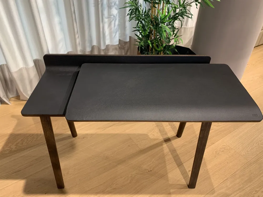 Poltrona Frau Scrivania direzionale Iren di : richiedi ora il prezzo riservato- Arredo Ufficio