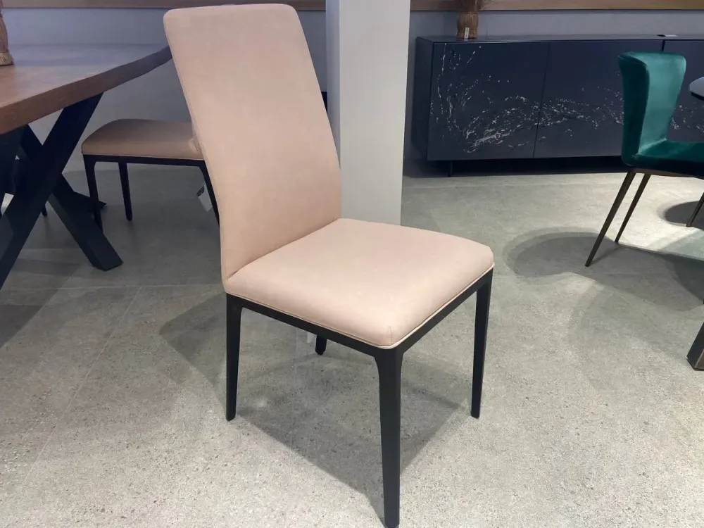 Clearance Sedia Brigitte di : contatta il venditore per scoprire il prezzo Sedie