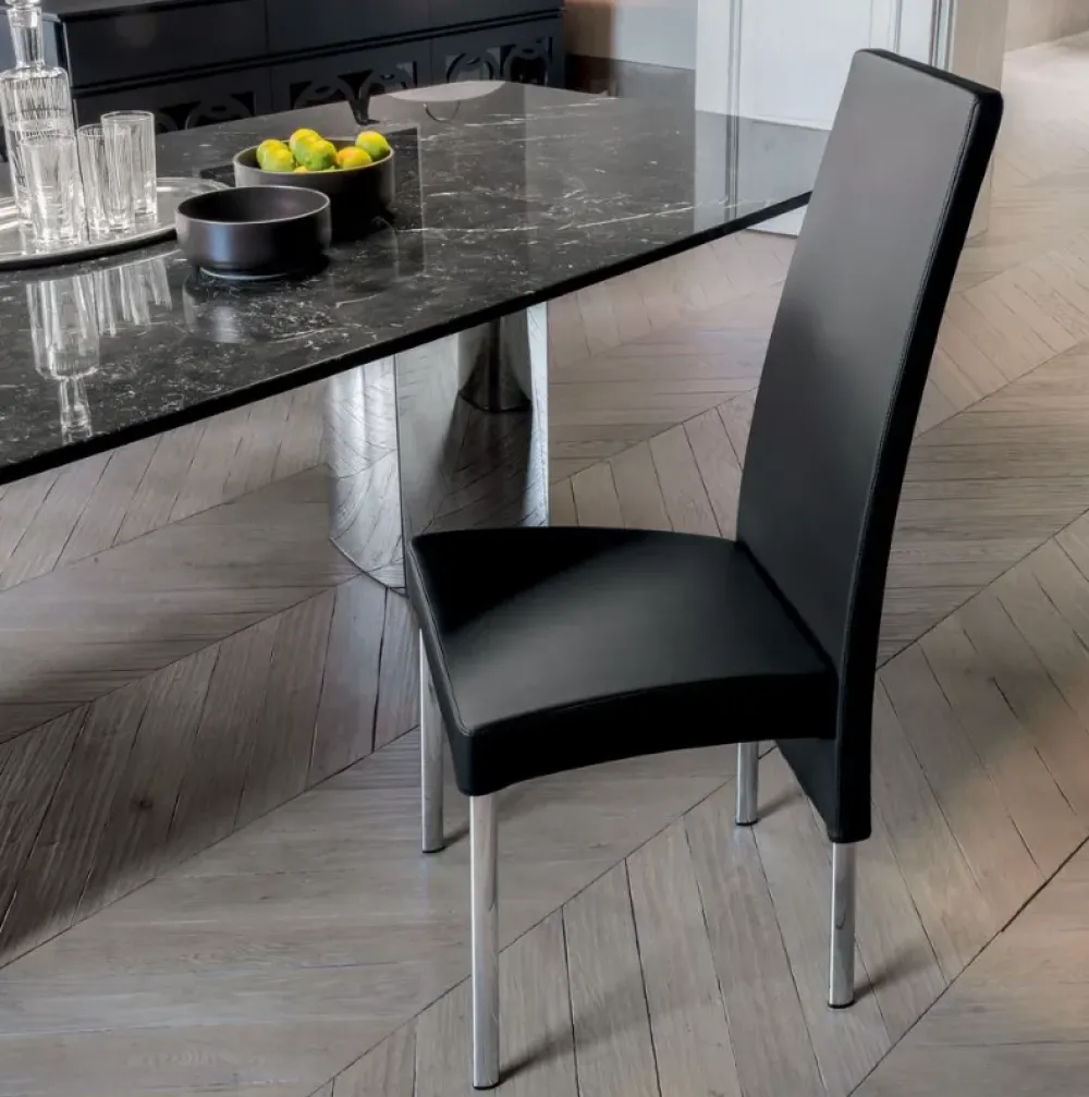 Sedia Charonne da soggiorno realizzata in pelle scontata del 30%^Tonin Casa Outlet