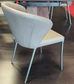 Sedia con schienale medio Andre' a prezzo scontato^Pozzoli