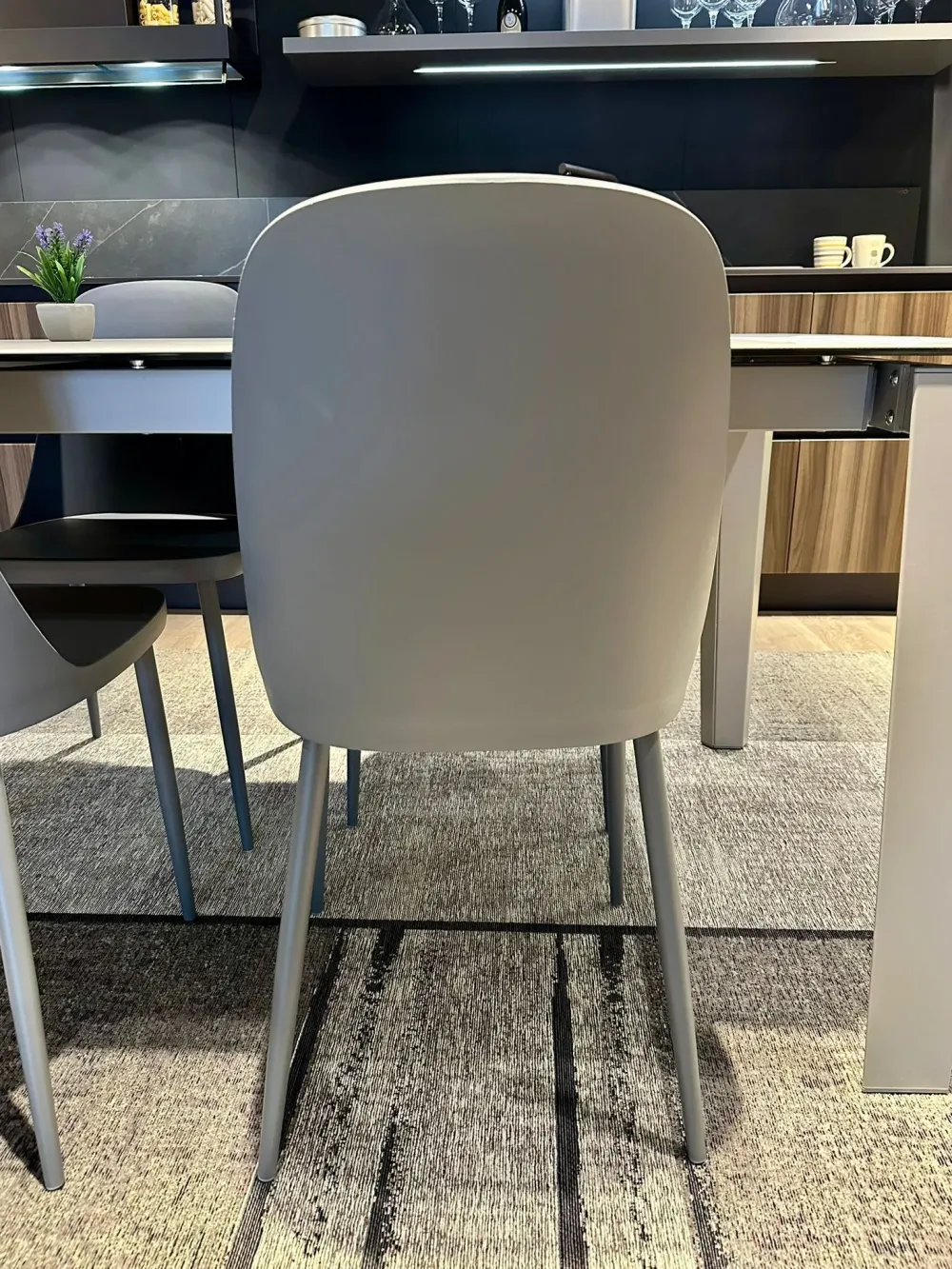 Stones Sedia con schienale medio Tamara di a prezzo ribassato- Sedie