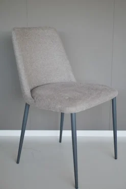 Sale Sedia da soggiorno realizzata in tessuto Vera di Sedie