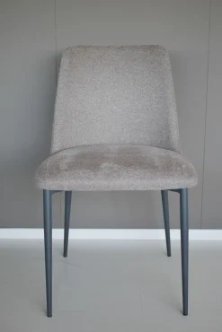 Sale Sedia da soggiorno realizzata in tessuto Vera di Sedie