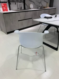 Infiniti Sedia di modello Loop da soggiorno in offerta -50%- Sedie