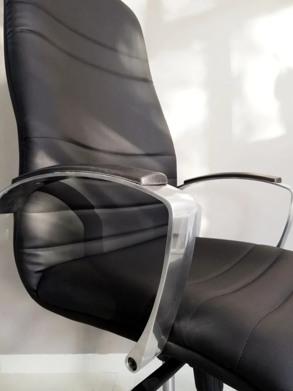 Collezione esclusiva Sedia direzionale Beta direzionale cromata in ecopelle a prezzo scontato- Arredo Ufficio
