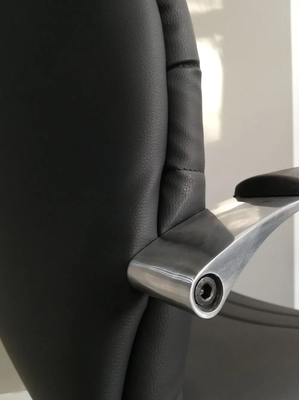 Collezione esclusiva Sedia direzionale Beta direzionale cromata in ecopelle a prezzo scontato- Arredo Ufficio