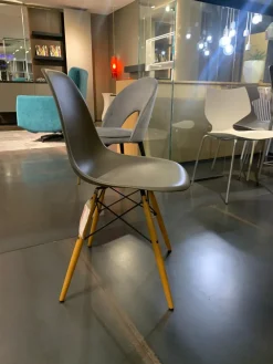 Molteni & C Sedia Eames plastic chairs re da cucina realizzata in plastica scontata del 30%- Sedie