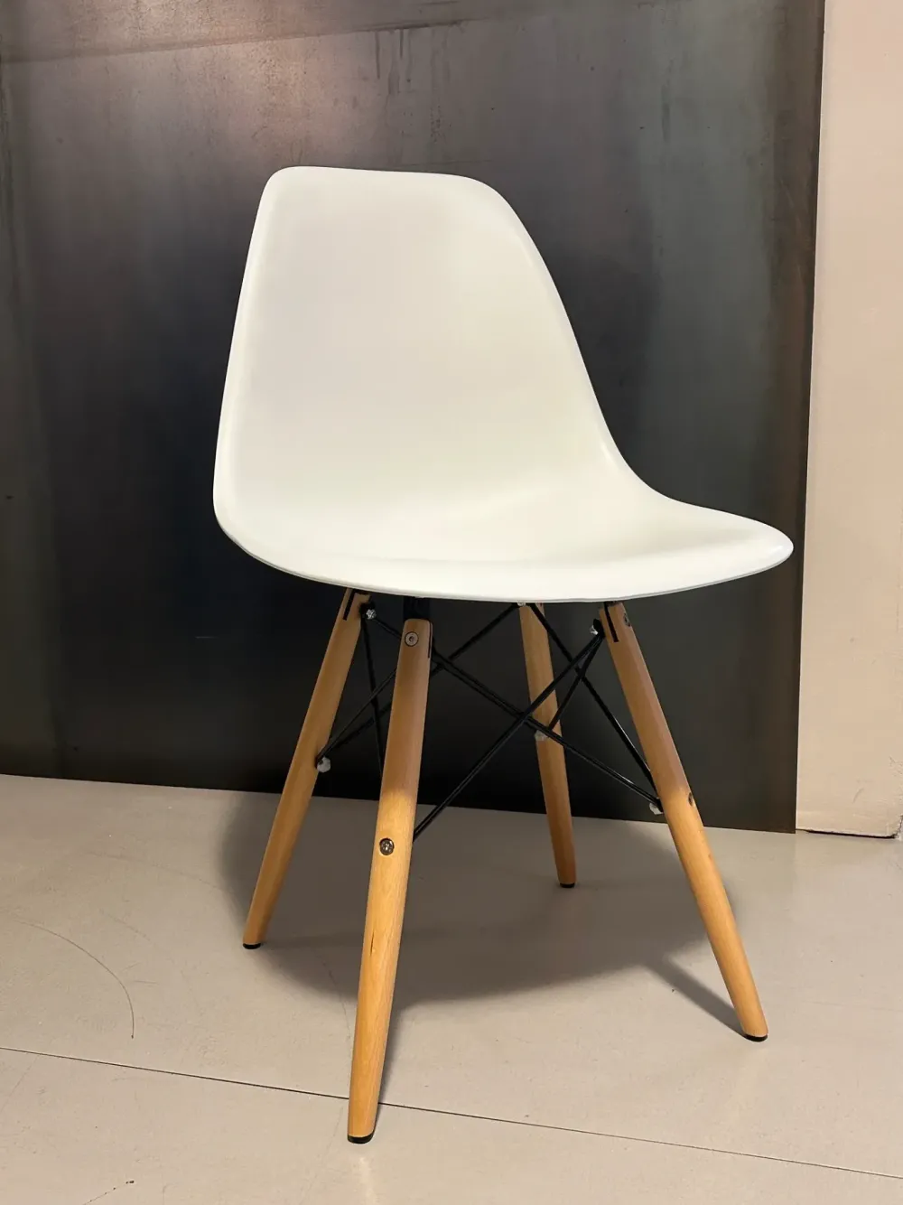 Sedia Eames a prezzo scontato^Sigerico