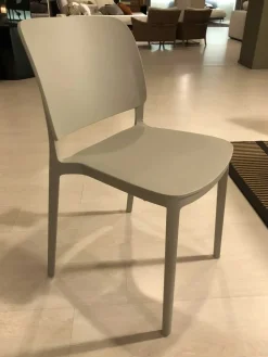 Sale Sedia impilabile Keai di a prezzo scontato Sedie