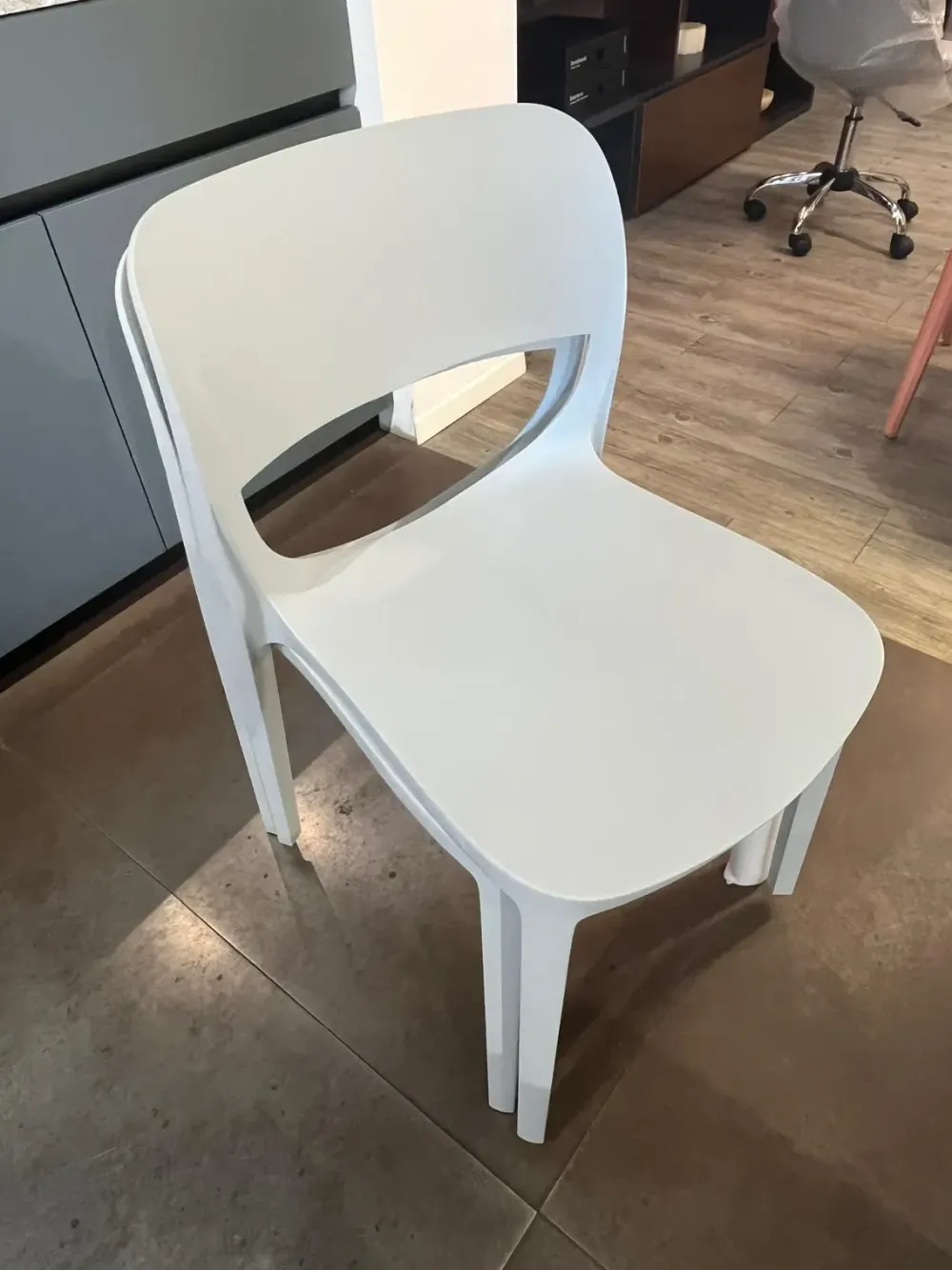 Sedia impilabile Sedie ariel di a prezzo scontato^Arredo3