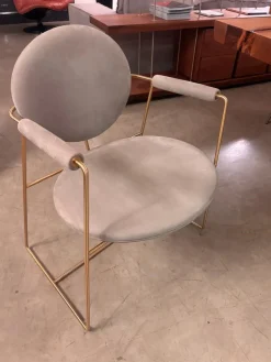 Sedia in pelle con braccioli Gemma scontata^Baxter New