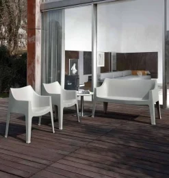 New Sedia in plastica modello Coccolona di Sedie