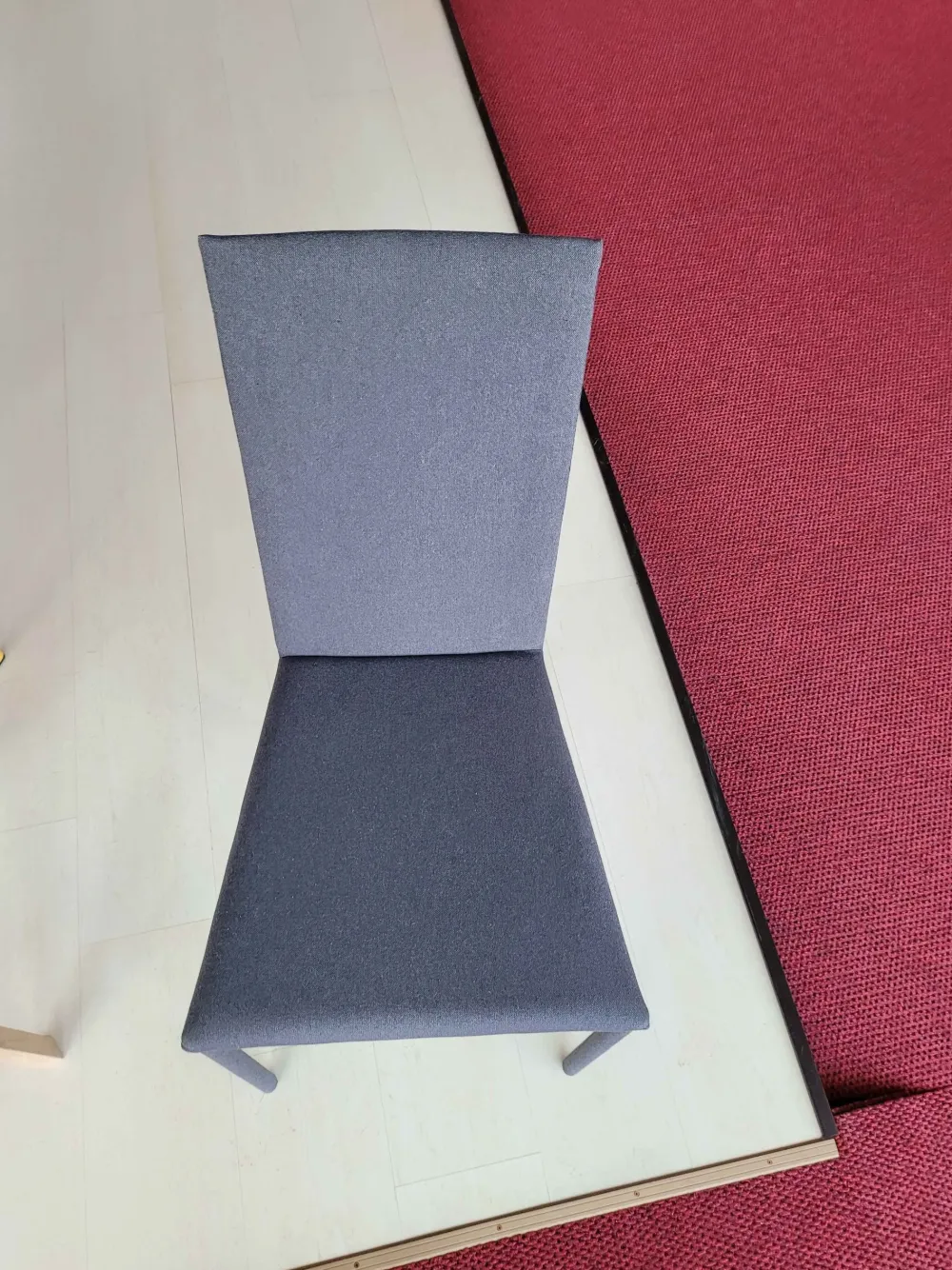 Sedia in tessuto con schienale medio Linea in offerta^Ozzio Outlet