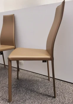 New Sedia Kaori da soggiorno realizzata in cuoio scontata del 36% Sedie