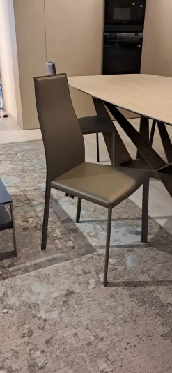 Sedia Kaori da soggiorno realizzata in cuoio scontata del 38%^Cattelan Italia New