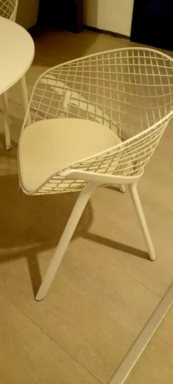 Alias Sedia Kobi da soggiorno realizzata in metallo scontata del 54%- Sedie