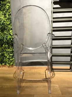Kartell Sedia Louis ghost da soggiorno realizzata in plastica scontata del 40%- Sedie
