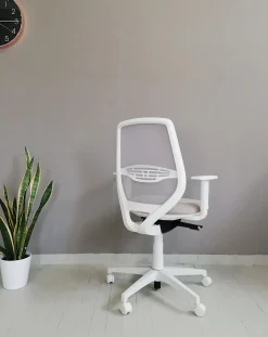Sale Sedia operativa modello Cast rete full white in altro ad un prezzo davvero conveniente Arredo Ufficio