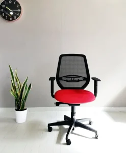 Outlet Sedia operativa modello Cast rete + 2 sedie attesa in ecopelle ad un prezzo speciale Arredo Ufficio