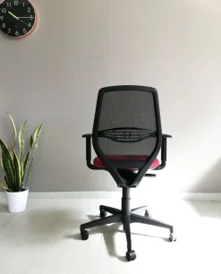 Outlet Sedia operativa modello Cast rete + 2 sedie attesa in ecopelle ad un prezzo speciale Arredo Ufficio