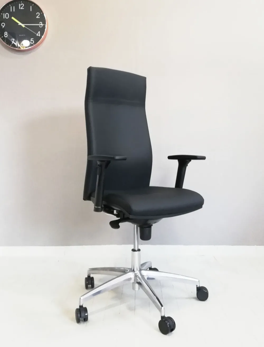 Sedia operativa modello Direzionale sky + 2 sedie attesa in ecopelle ad un prezzo esclusivo^Collezione esclusiva Clearance