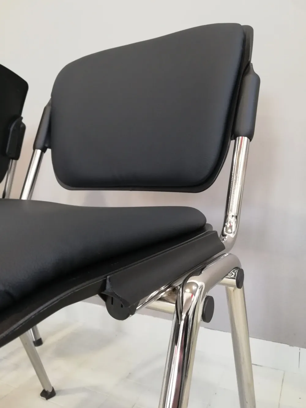 Sedia operativa modello Direzionale sky + 2 sedie attesa in ecopelle ad un prezzo esclusivo^Collezione esclusiva Clearance