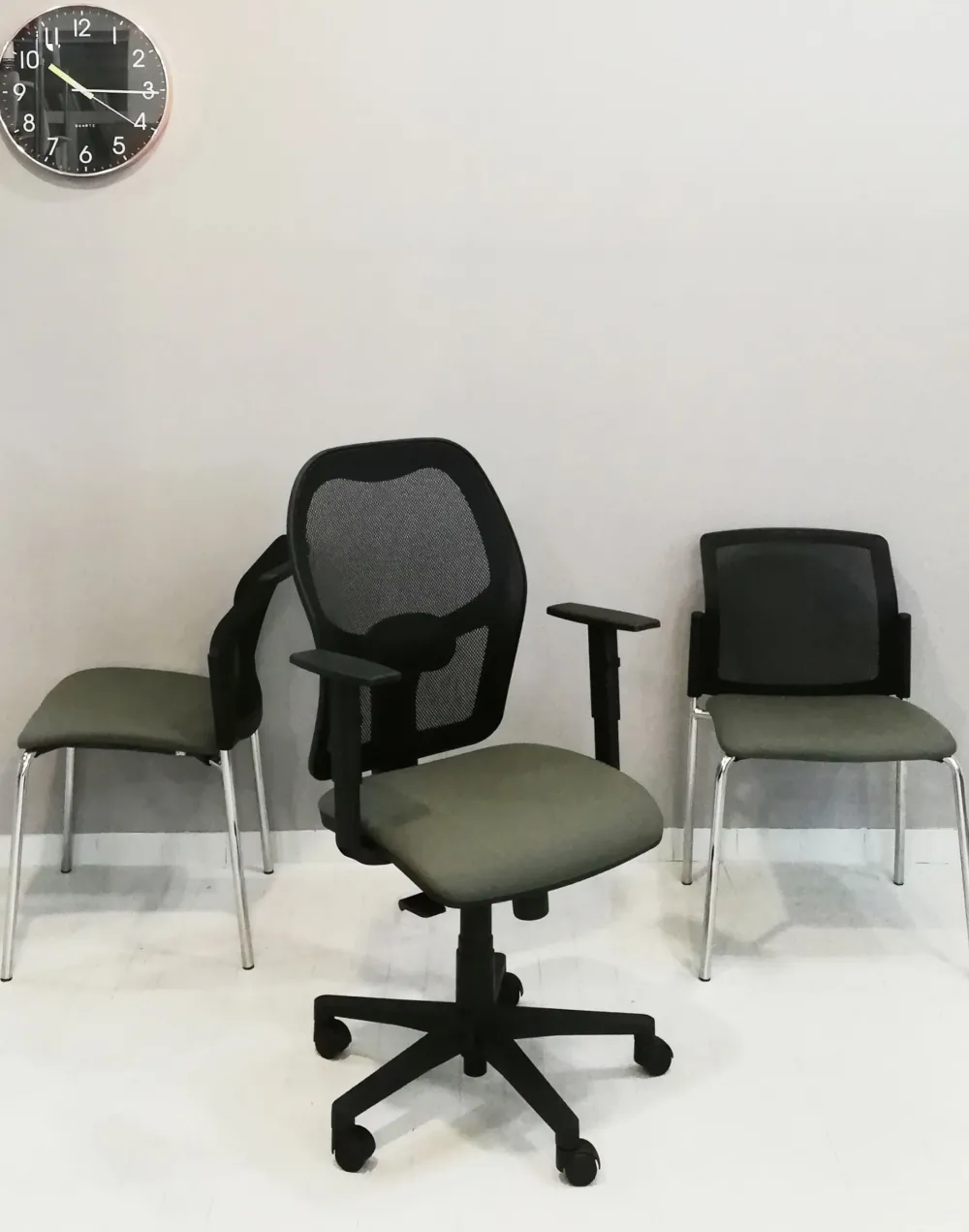 Sedia operativa modello Sistema rete + 2 sedie in ecopelle ad un prezzo speciale^Las Mobili Hot