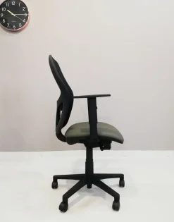 Sedia operativa modello Sistema rete + 2 sedie in ecopelle ad un prezzo speciale^Las Mobili Hot