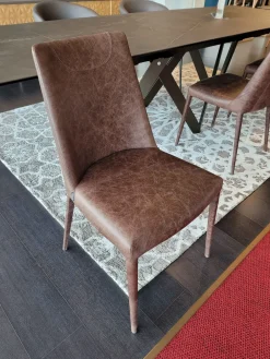 Sedia Sofia da soggiorno realizzata in pelle scontata del 87%^Ozzio Clearance