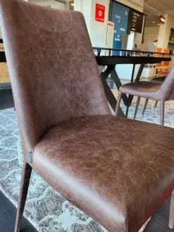 Sedia Sofia da soggiorno realizzata in pelle scontata del 87%^Ozzio Clearance