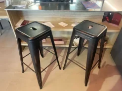 Rossanese Sgabello Coppia di 2 sgabelli in metallo con 4 gambe a prezzo conveniente- Sgabelli