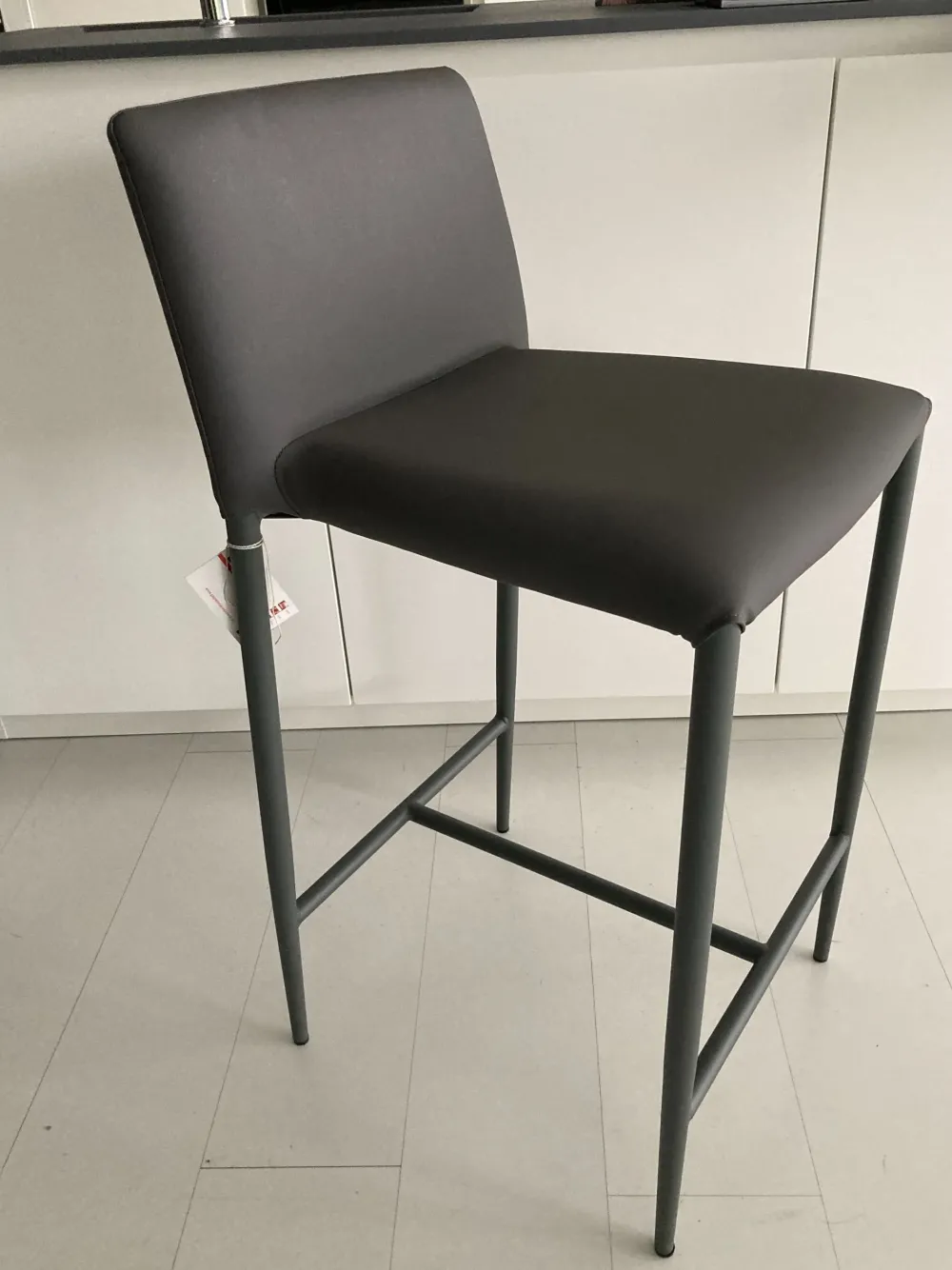 &Tradition Sgabello da soggiorno Menphis a prezzo Outlet- Sgabelli