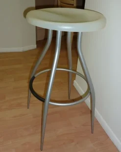 Sgabello da soggiorno Tonic a prezzo Outlet Sgabelli