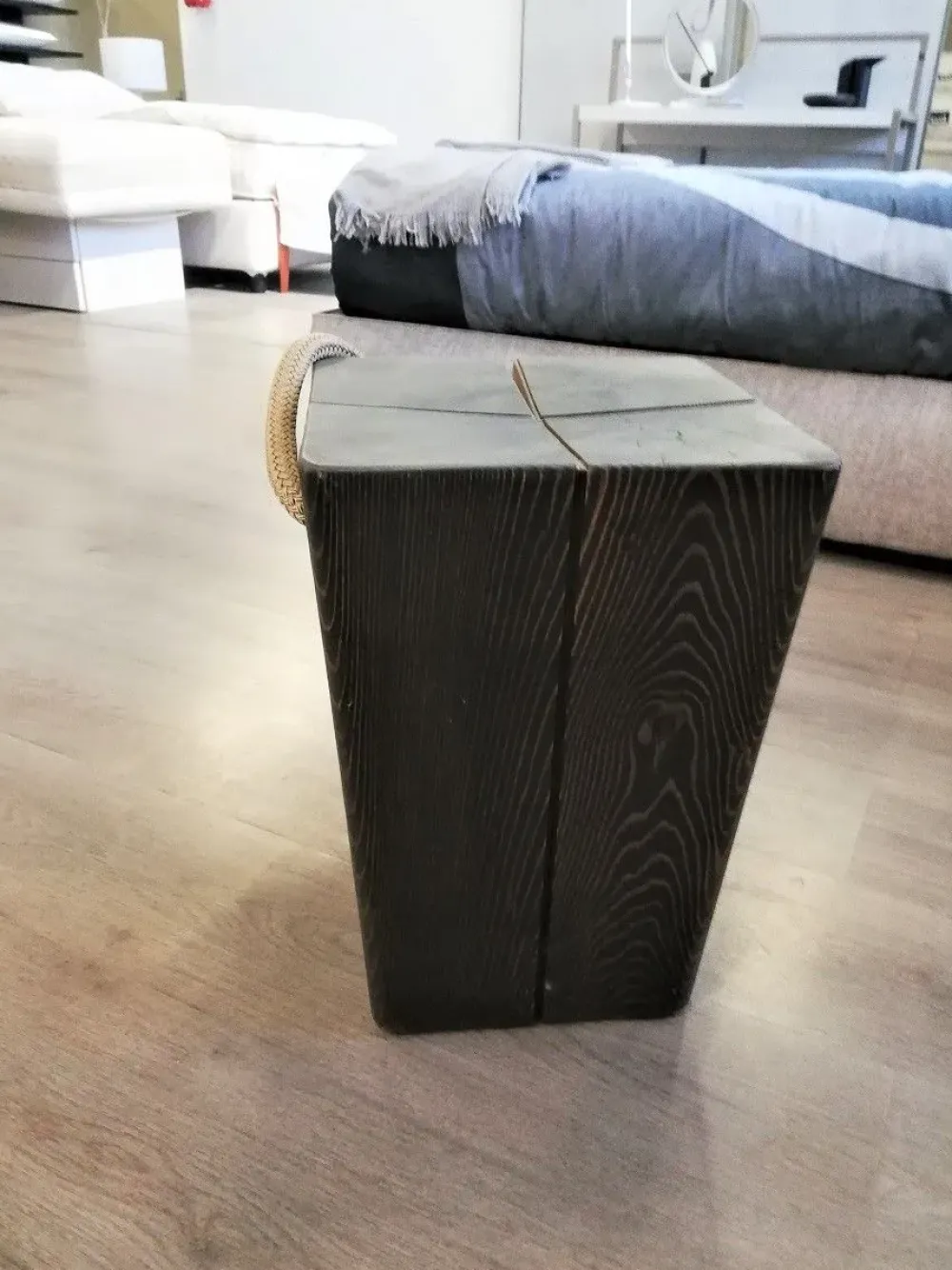 Clearance Sgabello impilabile Hug grigio a prezzo scontato Sgabelli