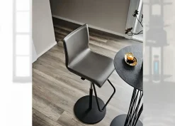 Sale Sgabello Modello toto a prezzo scontato Sgabelli