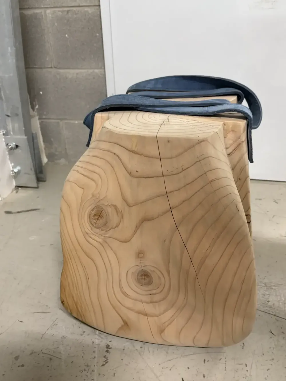 Riva 1920 Sgabello Mondana con base centrale a prezzo scontato- Sgabelli