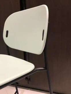 Sgabello senza braccioli Yo! a prezzo ribassato^Connubia Hot