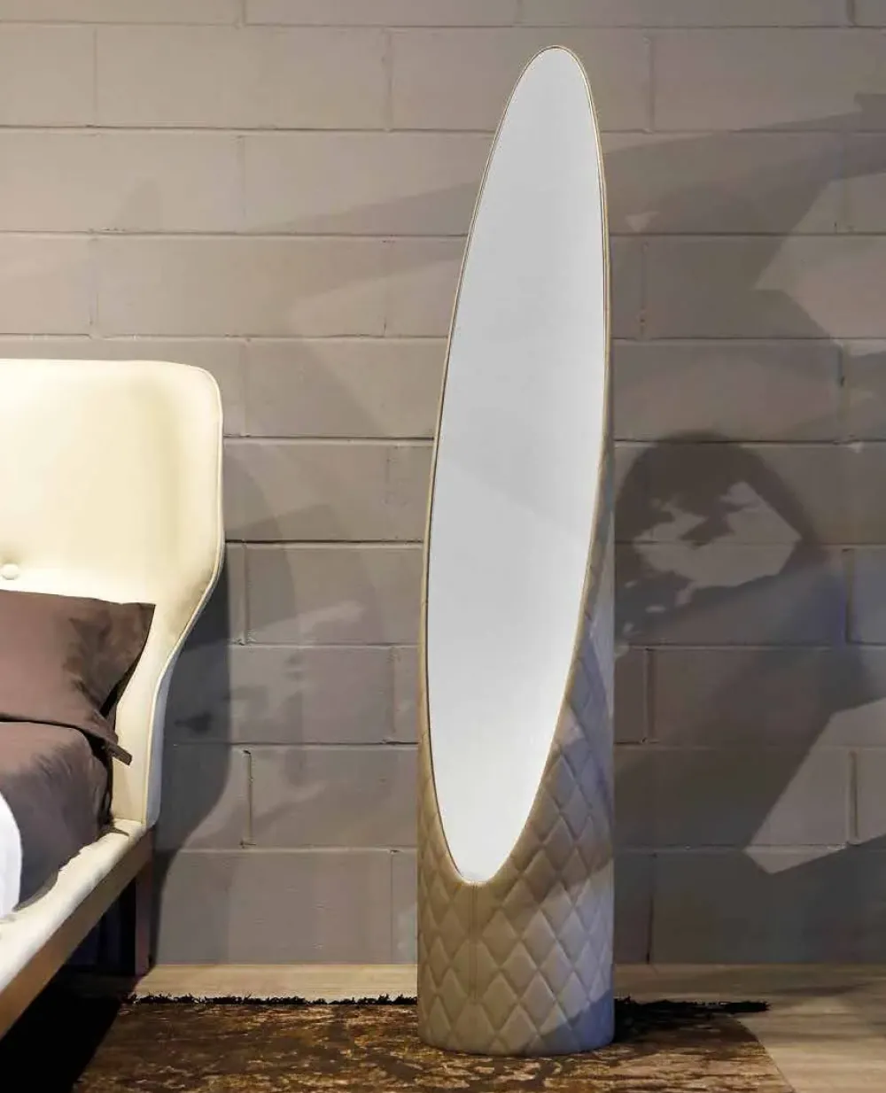 Tonin Casa Specchiera Kolonaky di a prezzi davvero convenienti- Specchiere