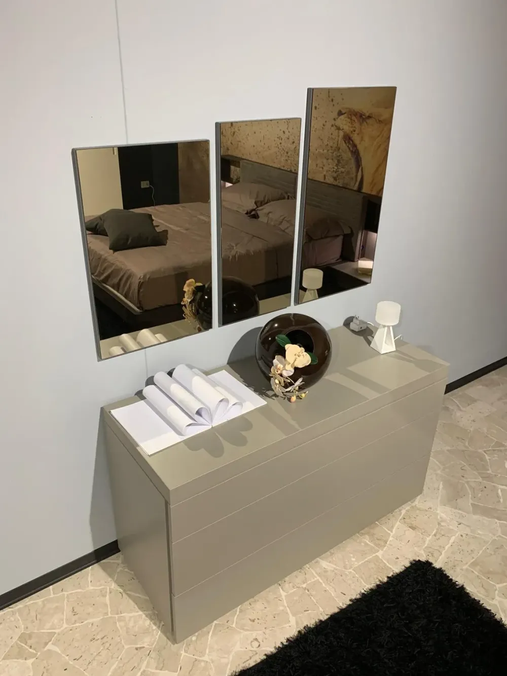 Outlet Specchiera modello Tris di a prezzi convenienti Specchiere