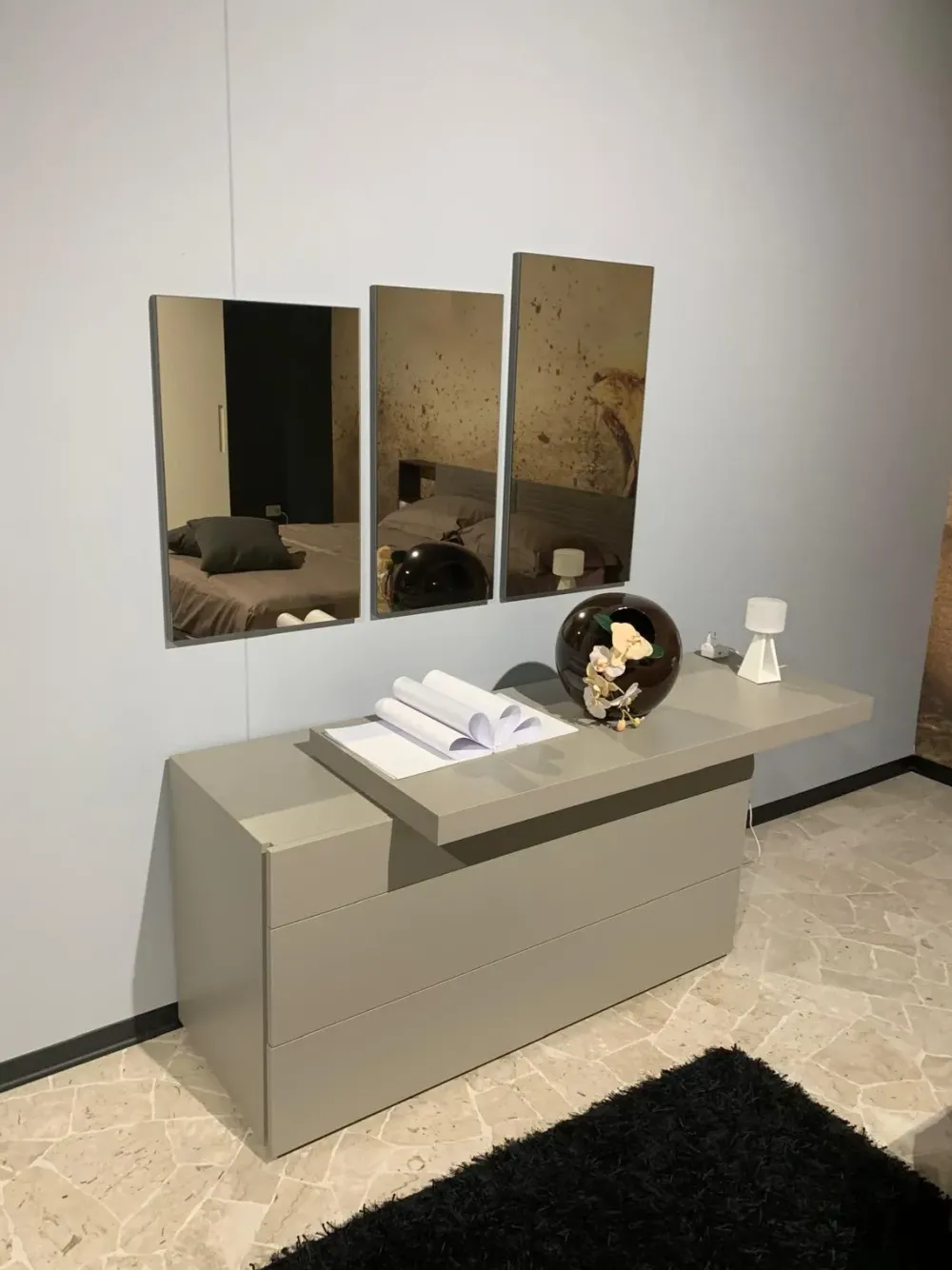 Outlet Specchiera modello Tris di a prezzi convenienti Specchiere