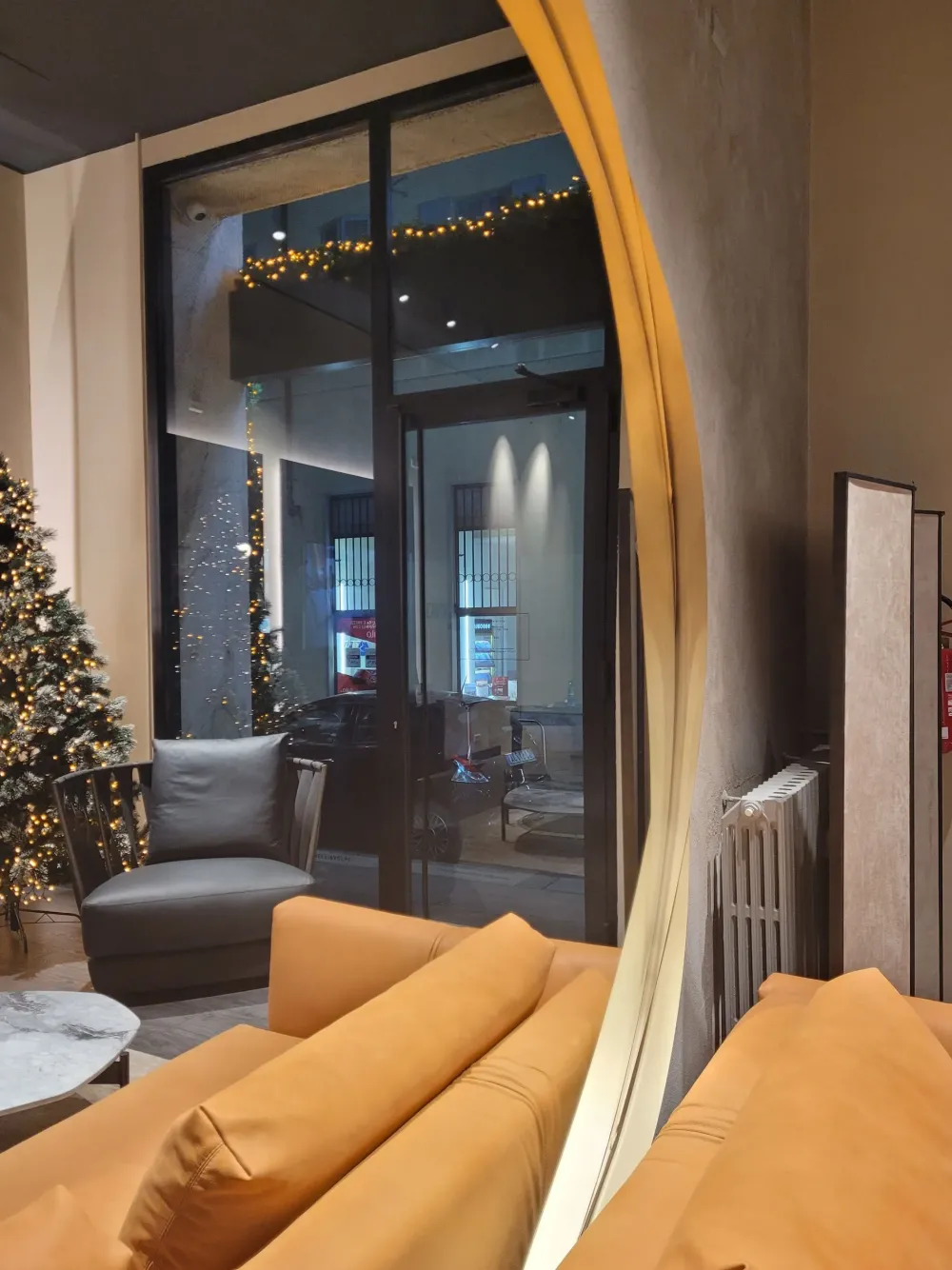 Specchio design Rodin di in Offerta Outlet Specchiere